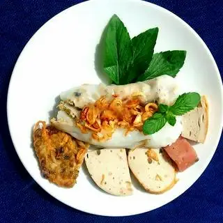 Bánh cuốn thịt đầy đủ - 50.000 ₫ tại Bánh Cuốn Cô Loan - Lê Đại Hành