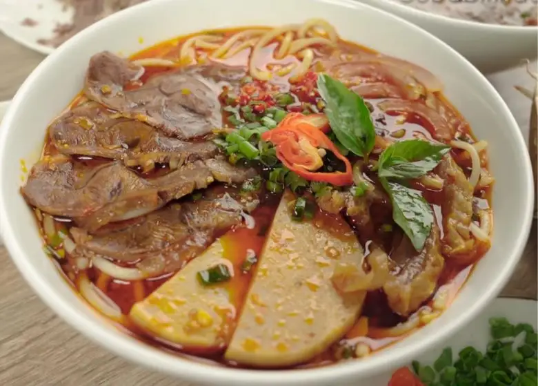 Bún bò Huế đặc biệt - 650.000 ₫ tại Phở Ngọc Lan - Bún Bò Huế & Bò Kho - Đường Số 2