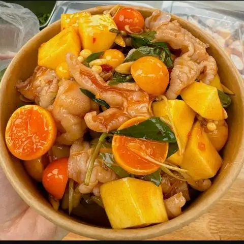 Chân Gà Sốt Thái & Trứng Non - Tôn Đản - Ăn vặt gần bạn