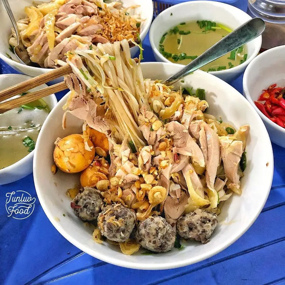 Hình ảnh Phở gà mọc trộn