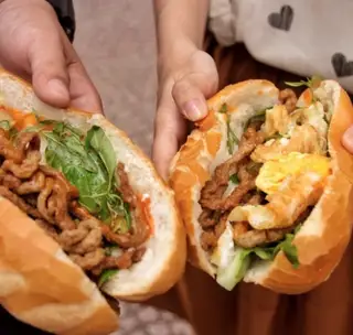 Hình ảnh Bánh mì chả trứng