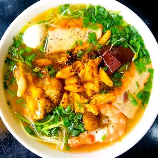 Bánh canh cua thập cẩm xương nạc - ống đùi - 72.000 ₫ tại Bánh Canh Cua Mẹ YuNa - Lê Văn Quới