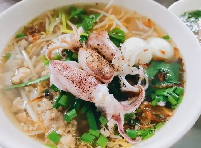 Hủ tiếu mực - loại 1 - hộp - 75.000 ₫ tại Năm Tỉnh - Bún Chả Cá Nha Trang - Phan Văn Trị
