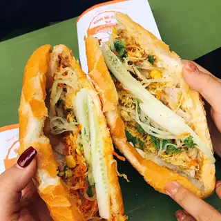 Hình ảnh Bánh mì gà ngô