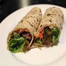 Bánh mì kebab cuộn - thịt thêm - 37.000 ₫ tại Bánh Mì Kebab Bảo - Lê Văn Lương