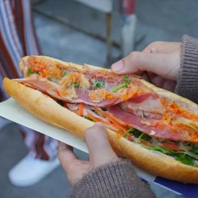 Bánh mì que đặc biệt - 52.000 ₫ tại Bánh Mì Que Đà Nẵng & Burger - Xóm Chiếu    