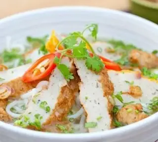 Bánh canh chả cá nha trang - 36.000 ₫ tại Bánh Canh Chả Cá Nha Trang & Bánh Hỏi Heo Quay Lòng Heo - Nguyễn Quang Bích