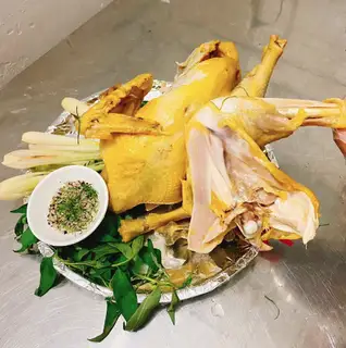 Nửa con gà hấp muối tiêu chanh - 134.000 ₫ tại Gà Hấp Hành Lá Tây Nguyên - Thành Thái