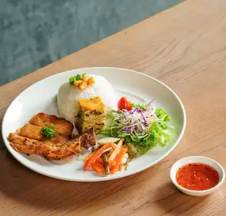 Cơm sườn - chả - 70.000 ₫ tại Cơm Tấm Cậu Ba - Nguyễn Thiện Thuật