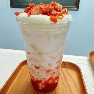 Sữa dâu thăng hoa - 55.000 ₫ tại Kasumi Coffee - Hoàng Hoa Thám