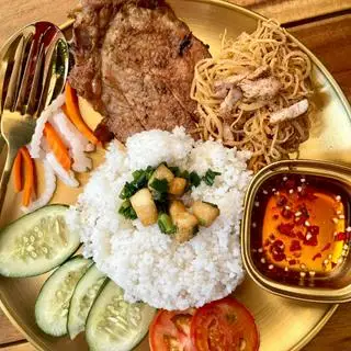 Cơm sườn bì - 45.000 ₫ tại Dì Thủy - Cơm Tấm & Bún Thịt Nướng - Điện Biên Phủ