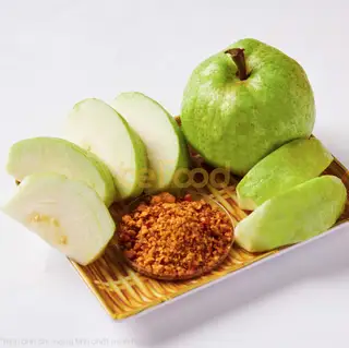 Ổi nữ hoàng gọt sẵn 500gr - 39.000 ₫ tại Ăn Vặt Toàn Tâm - Võ Trứ