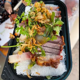 Bánh hỏi heo quay - bánh hỏi thêm - 75.000 ₫ tại Bánh Mì & Bánh Hỏi Heo Quay Hai Anh Em - Trần Văn Đang