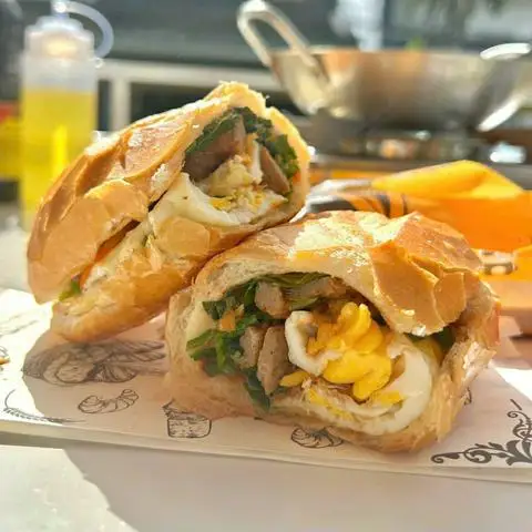 Hình ảnh BÁNH MÌ CHẢ CÁ NHA TRANG - Tạ Quang Bửu