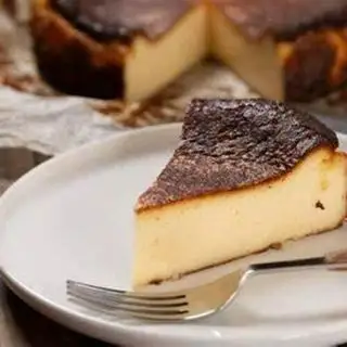 Bánh phô mai nướng - basque burnt cheesecake - 60.000 ₫ tại Tiệm Bánh Sarah - Bánh Ngọt - Phan Văn Hớn