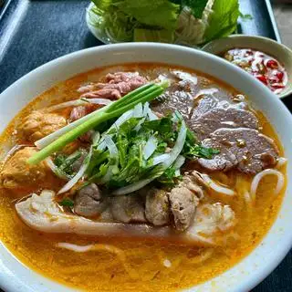 Bún bò thập cẩm - 80.000 ₫ tại Bún Bò Gốc Huế Hương Giang - Cư Xá Nam Hải
