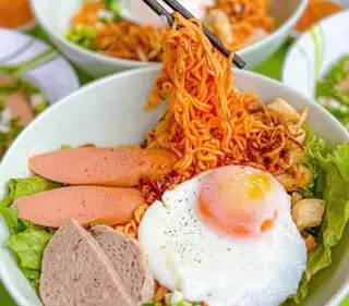 Mì xào thập cẩm - 49.000 ₫ tại Út Cò Quán - Hoàng Sa 
