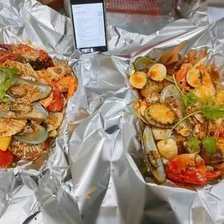 Hải sản sốt ( 1kilos ) khẩu phần 3-4 người - 800.000 ₫ tại Tiệm Hải Sản Cua Cay The Spicy Crab - Cô Giang