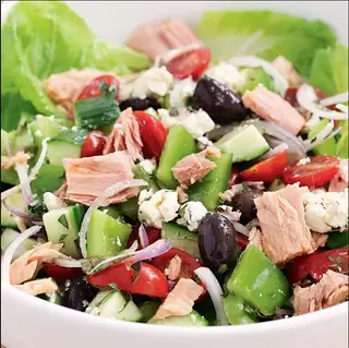 Salad cá ngừ oliu - 130.000 ₫ tại Bliss Bistro - Món Ăn Âu Á Giá Việt - Trần Quý Khoách