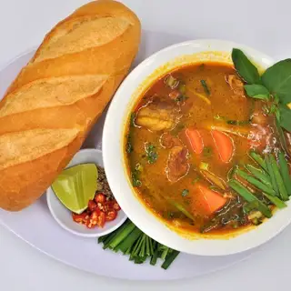 Bò kho - bánh mì - 85.000 ₫ tại Hủ Tiếu Mì - Bò Kho A Mũi - Chợ Hòa Bình