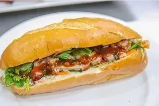 Bánh mì heo quay chả lụa - 35.000 ₫ tại Bánh Mì Heo Quay O Thanh - Nơ Trang Long