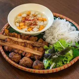 Hình ảnh Bún chả que tre lẫn