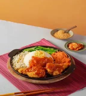 Hình ảnh Cơm gà đùi chảo nóng