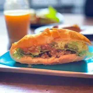 Bánh Mì Cá Mòi Chay - 35.000 ₫ tại Tiệm Chay Mẹ Biển - Tôn Thất Thuyết