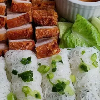 Bánh hỏi heo quay lớn - 55.000 ₫ tại Bánh Canh Chả Cá Nha Trang & Bánh Hỏi Heo Quay Lòng Heo - Nguyễn Quang Bích