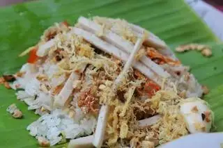 Xôi chả - 30.000 ₫ tại Xôi & Bánh Mì - Lý Thái Tổ