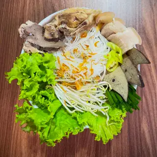 Hủ tiếu thập cẩm - 50.000 ₫ tại Hủ Tiếu Sườn Chú Mạnh - Tôn Đản