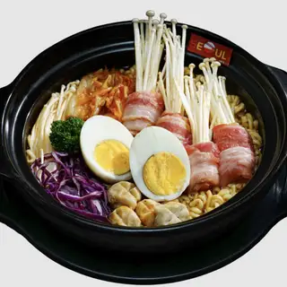 Hình ảnh Mì kim chi bò Mỹ trứng