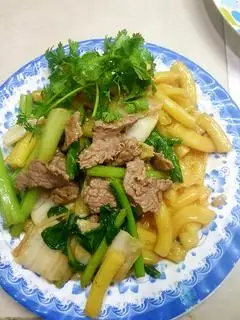 Hình ảnh Nui xào bò