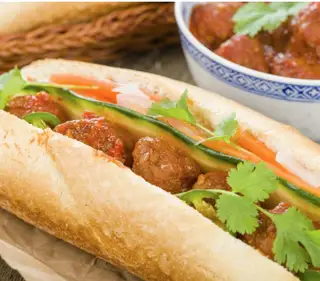 Bánh mì xíu mại - 37.000 ₫ tại Bánh Mì Lương Phan 26 -  Đường Số 10
