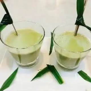 Sữa đậu nành lá dứa - 25.000 ₫ tại Nhà Hàng Chay Bà Xã - Pasteur