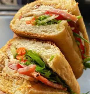 Bánh mì thịt nguội - 25.000 ₫ tại Bánh Mì Phương Mỹ - Lê Thị Bạch Cát