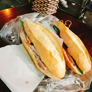 Hình ảnh Bánh mì chả lụa kèm Coca