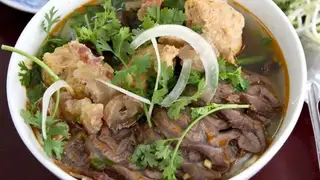 Bún bò nạm - 50.000 ₫ tại Phở - Bún Bò Huế 5 Xây - Nguyễn Hữu Cảnh