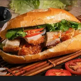 Bánh mì heo quay - 33.000 ₫ tại Bánh Mì Hà Nội Thuỷ Tiên - Phạm Văn Đồng