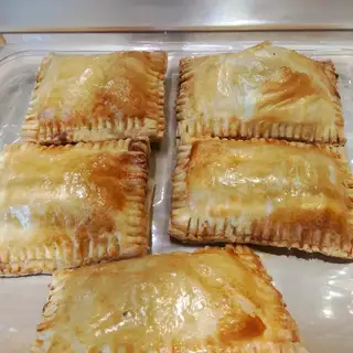 Pate chaud nhân thịt - 75.000 ₫ tại Daebak Coffee & Bakery - Khu Đô Thị Phú Mỹ Hưng