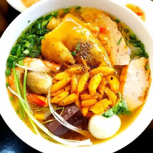 Hình ảnh Bánh canh cua thập cẩm giò móng