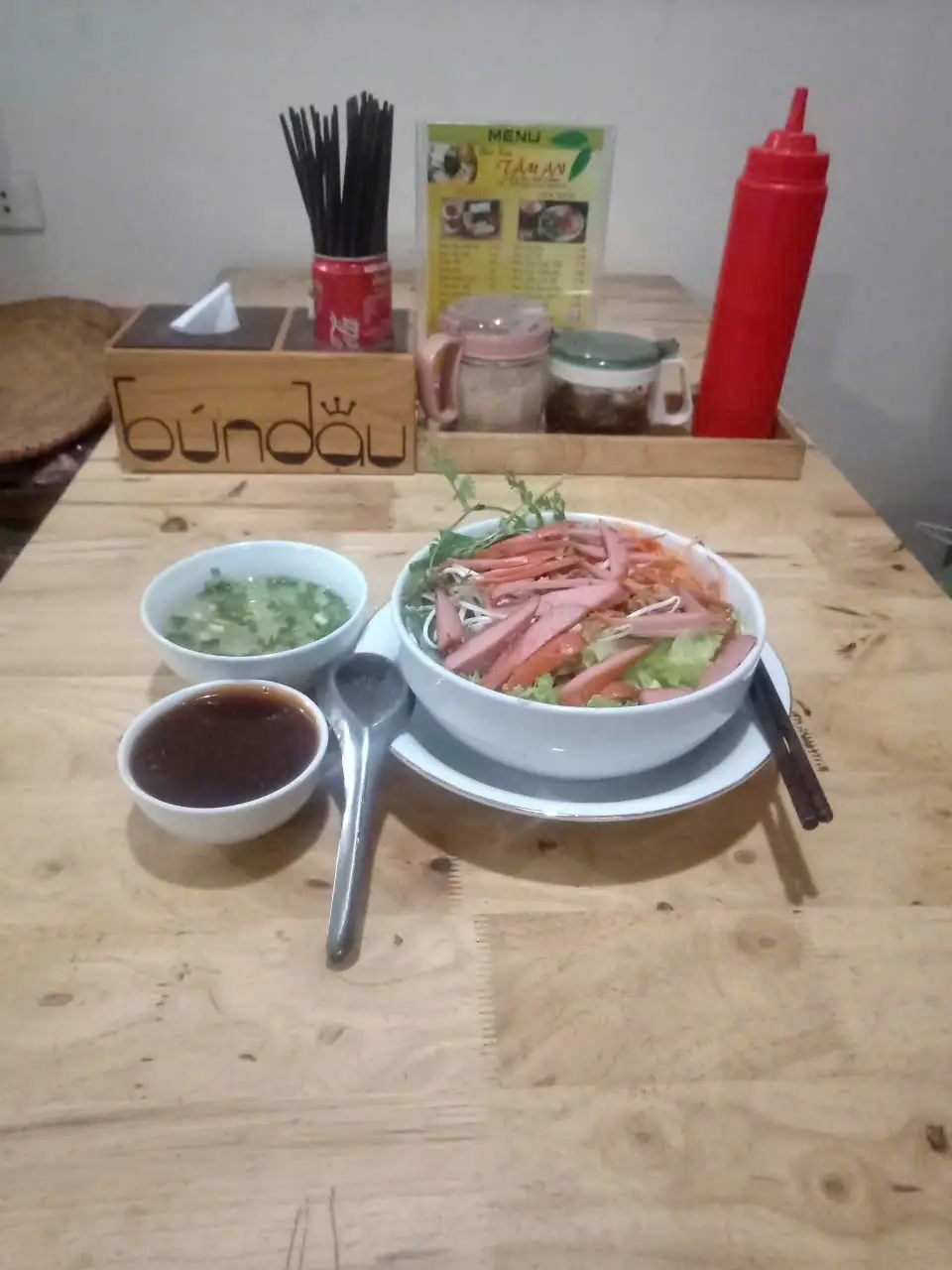 Hình ảnh Bún trộn xúc xích