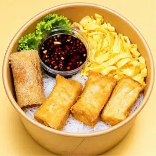 Hình ảnh Bún nước tương đậu trứng sợi chả giò