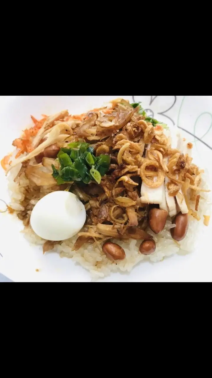 Xôi gà xé - 30.000 ₫ tại Xôi Gà Cô Tý - Huỳnh Văn Bánh