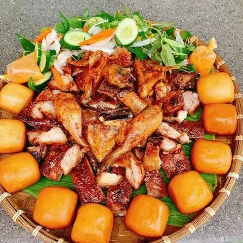 Hình ảnh Gà Nướng Định Ký - Bánh Bao & Cơm Lam - Nam Cao