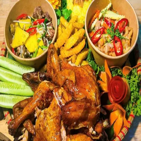 Hình ảnh ABI - Gà Ủ Muối, Gà Luộc & Chân Gà Sốt Thái - Tập Thể Thành Công