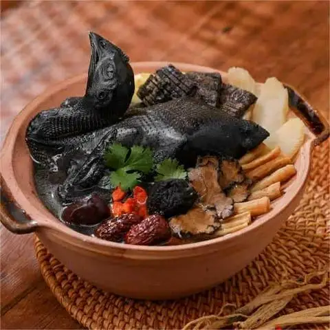Hình ảnh Thu Hường - Gà Ác Tiềm - Liên Khu 5-6