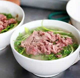 Phở tái - 56.000 ₫ tại Phở & Bún Bò Út 006 - Chung Cư Ấn Quang