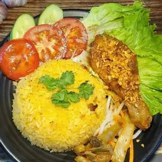 Hình ảnh Cơm gà xối mỡ - đùi gà