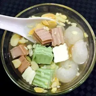 Chè khúc bạch - 30.000 ₫ tại Chè Hẻm 79 - Chè Thập Cẩm & Sâm Bổ Lượng - Bùi Thị Xuân